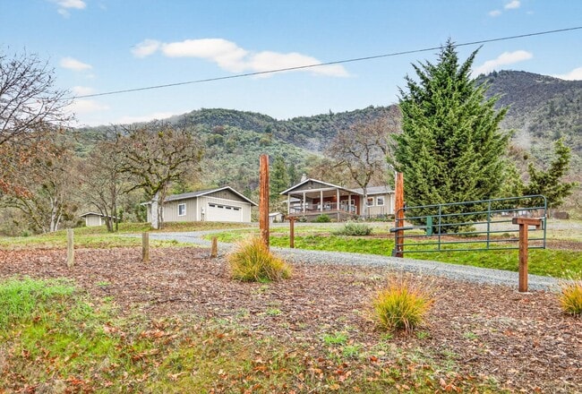 860 Humbug Creek Rd in Jacksonville, OR - Building Photo - Building Photo