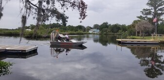 13972 W Ozello Trl, Unit A.2BRWTRFTGUESTHOME in Crystal River, FL - Building Photo