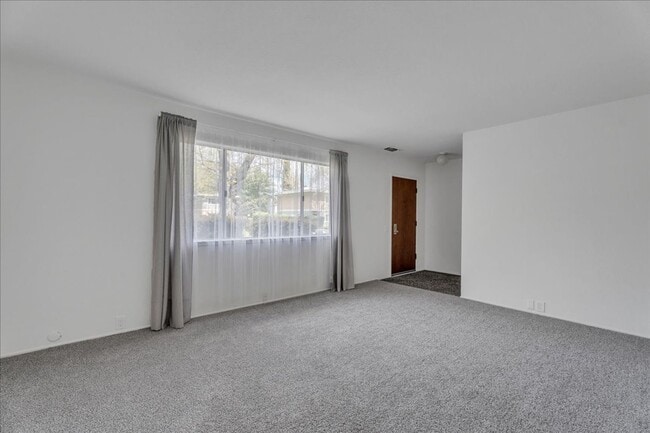 1572 Drake Dr in Davis, CA - Building Photo - Building Photo