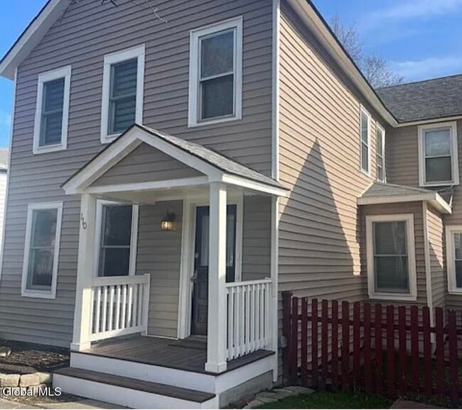 110 Van Dam St in Saratoga Springs, NY - Building Photo - Building Photo