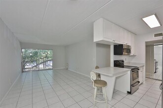 3325 Bayshore Blvd in Tampa, FL - Foto de edificio - Building Photo