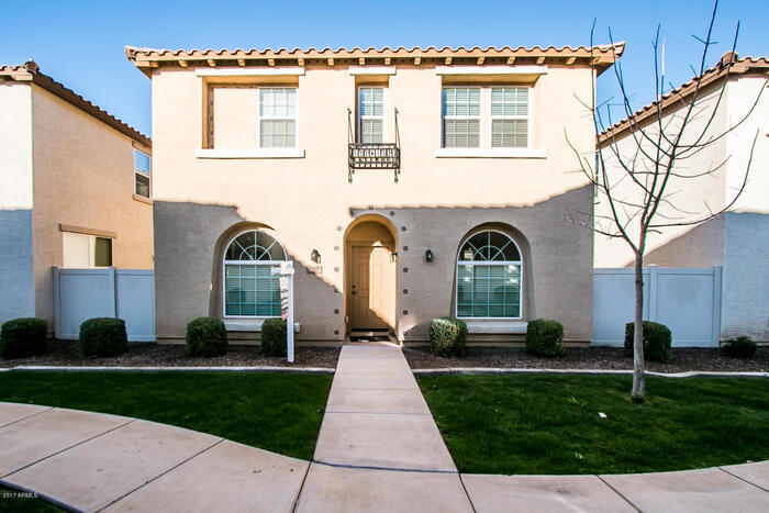 965 S Wallrade Ln in Gilbert, AZ - Foto de edificio