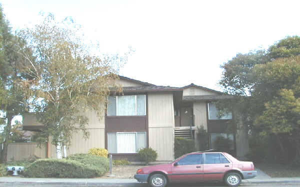 6450 Country Club Dr in Rohnert Park, CA - Foto de edificio - Building Photo