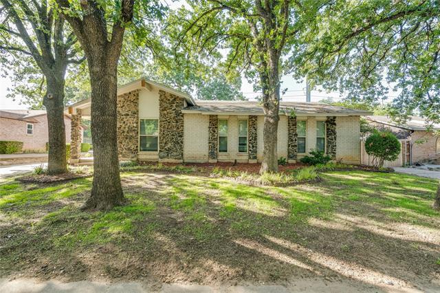 property at 2909 White Oak Ln