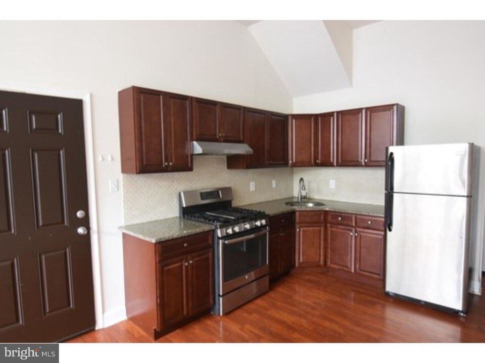 989 N Marshall St-Unit -1 in Philadelphia, PA - Building Photo