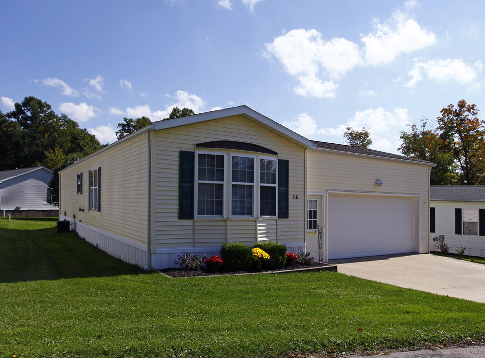 Maywood Community in Chesterland, OH - Building Photo