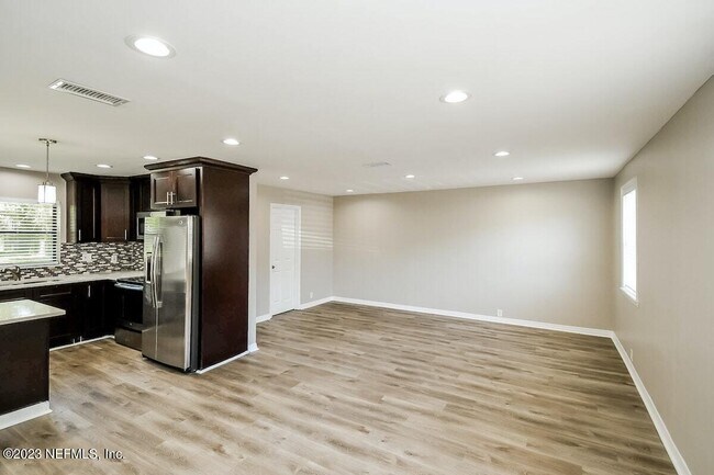 5534 Enchanted Dr in Jacksonville, FL - Building Photo - Building Photo