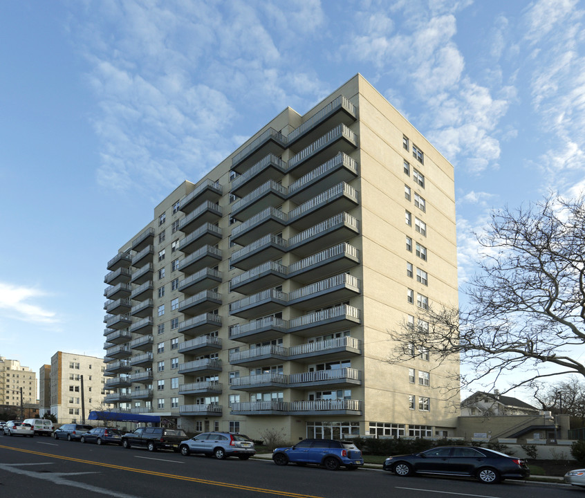 Deal Lake Towers in Asbury Park, NJ - Building Photo