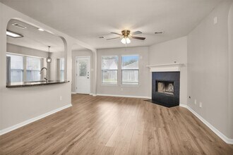 32102 Decker Oaks Dr in Pinehurst, TX - Building Photo - Building Photo