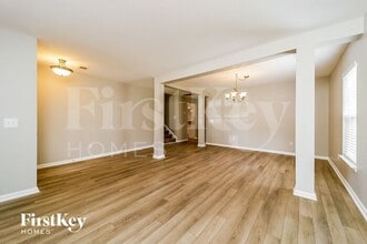 104 Mcgrady Dr in Ladson, SC - Foto de edificio - Building Photo