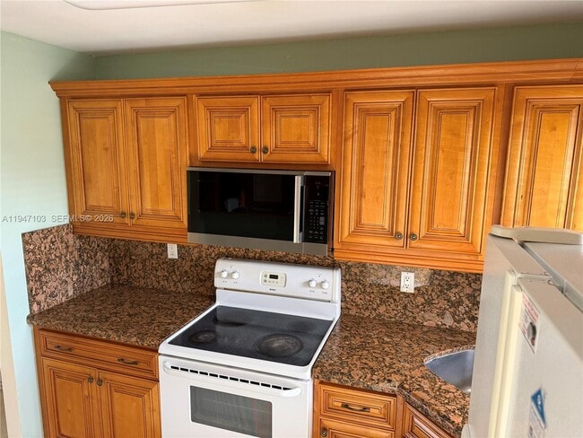 7891 Sunrise Lakes Dr N in Fort Lauderdale, FL - Building Photo - Building Photo