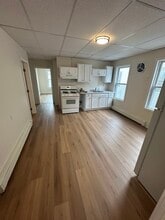 19 Butterfield St, Unit Second floor in Lowell, MA - Building Photo - Building Photo