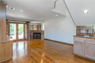 12235 Shady Hollow Ln, Unit 309 in Los Angeles, CA - Building Photo - Building Photo