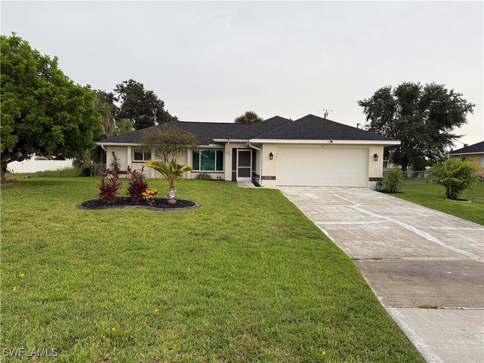 631 SW 12th St in Cape Coral, FL - Building Photo
