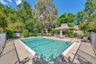 14333 Saratoga Ave in Saratoga, CA - Building Photo - Building Photo