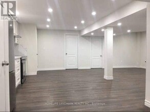 19 Cobb St in Aurora, ON - Building Photo - Building Photo