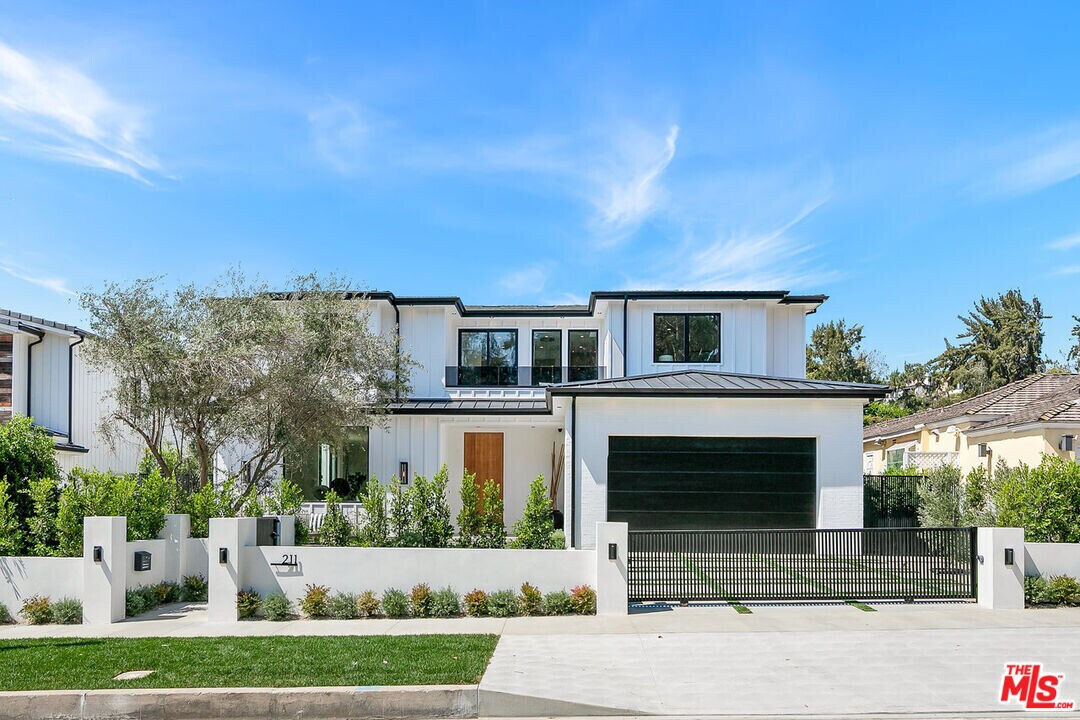 211 Veteran Ave in Los Angeles, CA - Building Photo