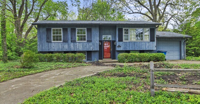 property at 2204 Broadmoor Dr