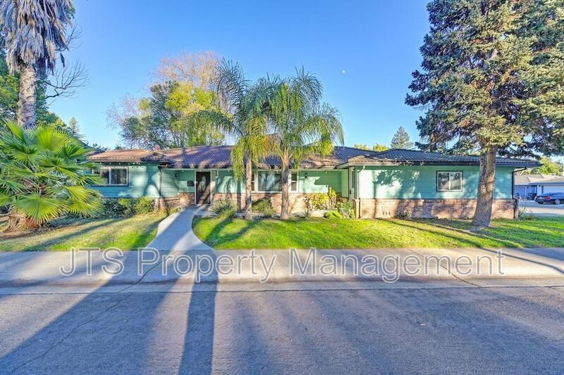 865 Royal Green Ave in Sacramento, CA - Building Photo