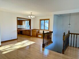 7303 Glouchester Dr in Edina, MN - Building Photo