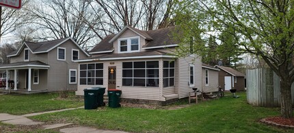 528 E Walnut St in River Falls, WI - Building Photo - Building Photo
