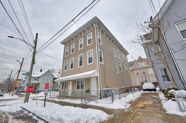 168 Lloyd St in New Haven, CT - Building Photo - Building Photo