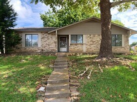 4742 Cliffwood Dr in Garland, TX - Building Photo