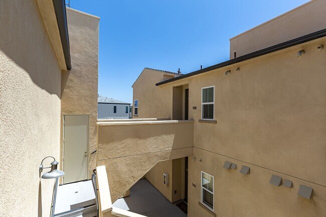 5405 Beach Grass Ln in San Diego, CA - Building Photo - Building Photo