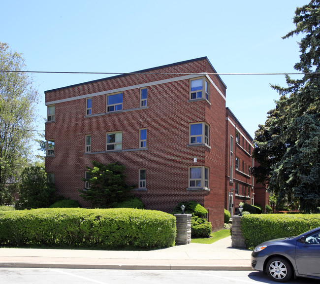 3 Anglesey Blvd in Toronto, ON - Building Photo - Primary Photo