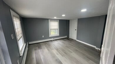 23 Hartford Ave S in Upton, MA - Building Photo - Building Photo