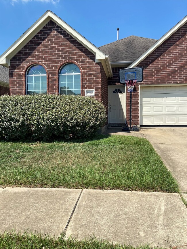 property at 1930 Shady Oaks Ct