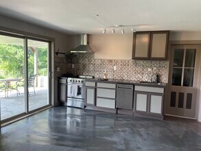 387 Eichybush Rd, Unit Apt. 4 in Kinderhook, NY - Building Photo - Building Photo