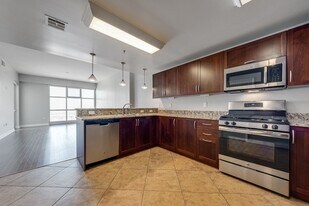 150 Las Vegas Blvd N in Las Vegas, NV - Building Photo