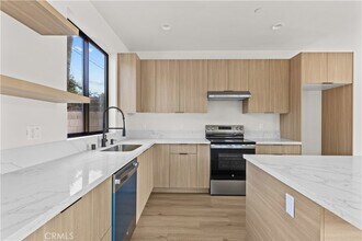 11145 Hortense St in Los Angeles, CA - Building Photo - Building Photo