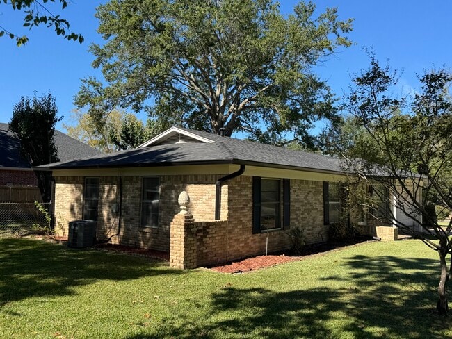 8101 Karen Dr in Tyler, TX - Building Photo - Building Photo