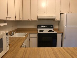 658 Woodside Sierra in Sacramento, CA - Building Photo - Building Photo
