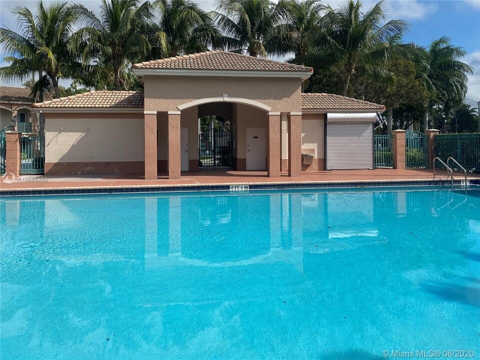 1270 SE 28th Ct-Unit -205 in Homestead, FL - Building Photo