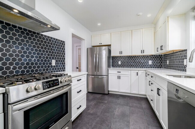 58 Post Rd in Fairfield, CT - Building Photo - Building Photo