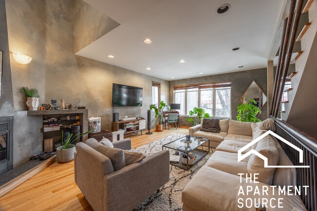 1224 W Augusta Blvd, Unit 2, Unit 2