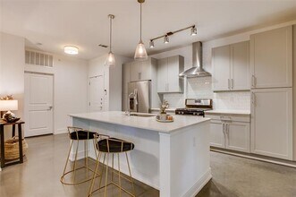 5718 McCommas Blvd in Dallas, TX - Building Photo - Building Photo