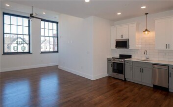 15 Cranston Ave in Newport, RI - Building Photo - Building Photo