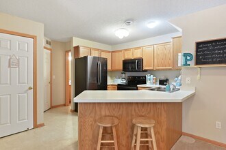 20505 Erin Ct in Farmington, MN - Foto de edificio - Building Photo