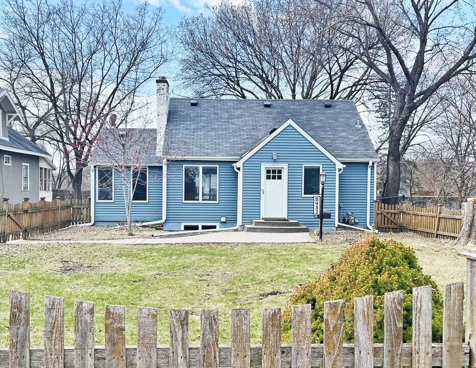 5432 France Ave S in Edina, MN - Building Photo
