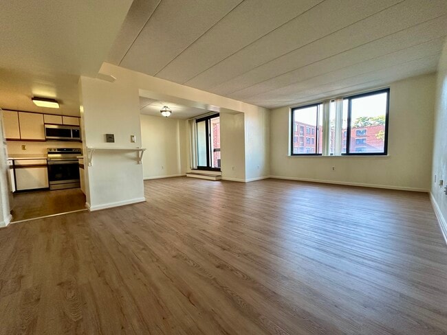 85 Brainerd Rd, Unit 303