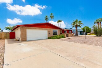 2111 S River Dr in Tempe, AZ - Building Photo - Building Photo