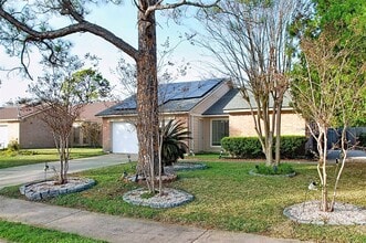 15510 W Barbara Cir in Houston, TX - Building Photo - Building Photo