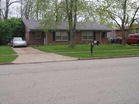 2801 Easthills Dr in Lexington, KY - Building Photo