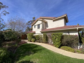 2106 Summerhill Dr in Encinitas, CA - Foto de edificio - Building Photo