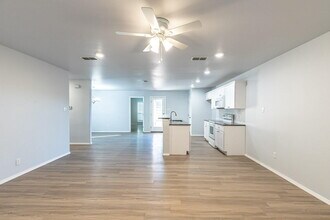 8609 10th Pl in Lubbock, TX - Building Photo - Building Photo