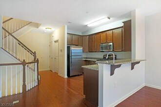 106 Birch Ct in Hanover, NJ - Building Photo - Building Photo
